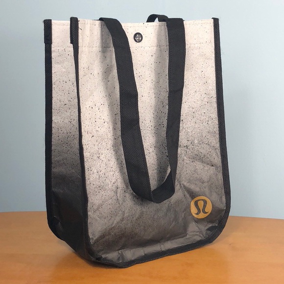 lululemon lunch tote